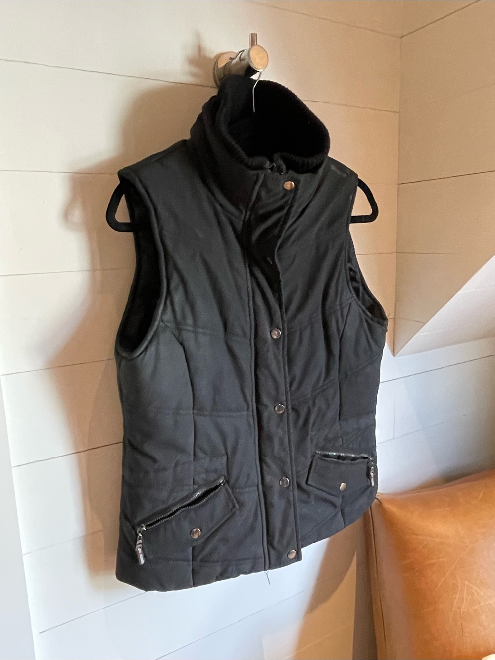 Weatherproof Black Quilted Sleeveless Vest with Stand Collar and Zipper Pockets